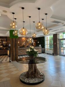 a lobby with a table with flowers and lights at Thermal Hotel Visegrád in Visegrád