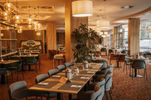 A restaurant or other place to eat at Thermal Hotel Visegrád