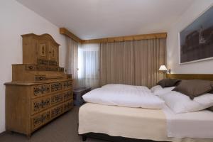 Ένα ή περισσότερα κρεβάτια σε δωμάτιο στο Ciasa Agá