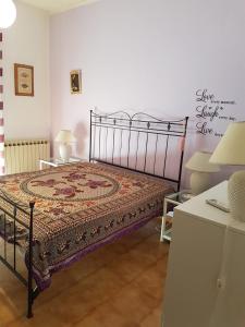 Кровать или кровати в номере Da mare e d'amore