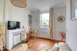 Telewizja i/lub zestaw kina domowego w obiekcie Ambiance Jungle et Cocon en hyper centre pour 2, 4 ou 6 pers - MyLittleStay