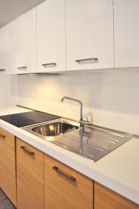 Virtuvė arba virtuvėlė apgyvendinimo įstaigoje BB Hotels Aparthotel Arcimboldi