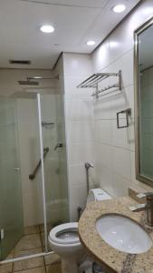 Kupatilo u objektu Flat Luxo Duas Suítes Santos