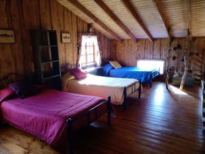 A bed or beds in a room at Casa del rio