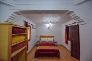 - une chambre avec 2 lits superposés dans l'établissement Riad Assia, à Marrakech