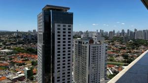 a tall building in the middle of a city at Flat Brookfield Towers 2409 in Goiânia