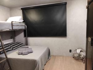 Giường trong phòng chung tại Studio 17 Moov Brás - 100 metros Metrô