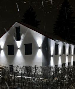 a white building with lights on it at night at 2 Zimmer wohnung zur tägliche Miete in Hechingen