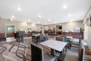 Posezení v ubytování Cobblestone Hotel & Suites - Urbana