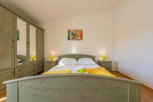 En eller flere senge i et værelse på Villa Ivana