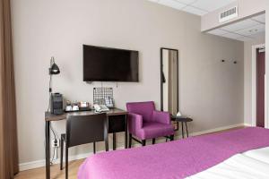 TV a/nebo společenská místnost v ubytování Best Western Plus Park Airport Hotel