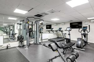 Fitness centrum a/nebo fitness zařízení v ubytování Best Western Plus Park Airport Hotel