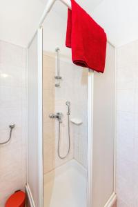 Kúpeľňa v ubytovaní Apartment Vrsi - Mulo 5951a