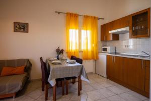 Kuchyň nebo kuchyňský kout v ubytování Apartments by the sea Pasman - 8274