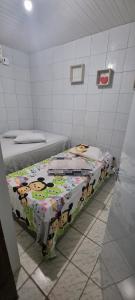 a room with two twin beds in a room at Casa com piscina no coração de Lucena in Lucena +8 photos