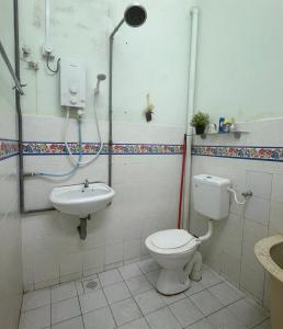 Vonios kambarys apgyvendinimo įstaigoje HomestayMuslim Di Teluk Intan