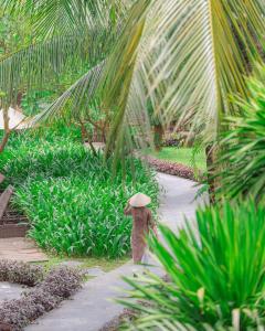 Ein Garten an der Unterkunft Hoi An Eco Lodge & Spa