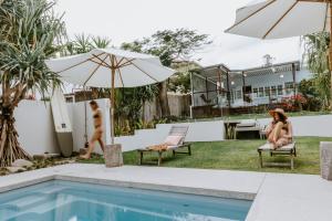 Bazén v ubytování Yeppoon Surfside Motel nebo v jeho okolí