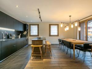 a kitchen and dining room with a table and chairs at Appartement Val-d'Isère, 5 pièces, 8 personnes - FR-1-694-4 in Val-d'Isère