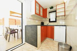 Kuchyň nebo kuchyňský kout v ubytování Apartment Lavender