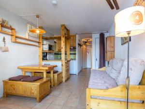 Lliteres en una habitació de Studio Val-d'Isère, 1 pièce, 4 personnes - FR-1-694-81