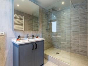 Ένα μπάνιο στο Appartement de standing avec terrasse plein sud, centre Val d'Isère, proche pistes, 8 personnes - FR-1-694-96 +13 φωτογραφίες