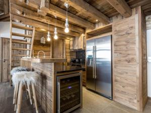 A kitchen or kitchenette at Appartement Val-d'Isère, 5 pièces, 8 personnes - FR-1-694-89