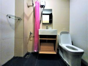 Koupelna v ubytování Spiral Suites Hotel