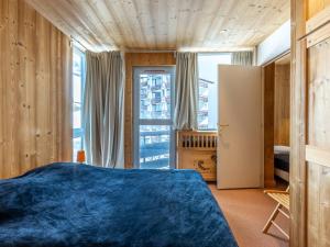 Кровать или кровати в номере Appartement rénové avec belle vue, WiFi et animaux acceptés - FR-1-694-147