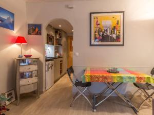 Kuchyň nebo kuchyňský kout v ubytování Studio rénové avec wifi, balcon, au cœur de Val-d'Isère, proche pistes et commodités - FR-1-694-230 + 10 fotografií