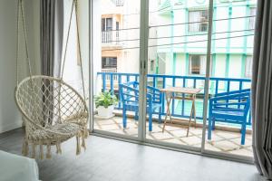 Balkón nebo terasa v ubytování Meow Cat Cafe & Hotel