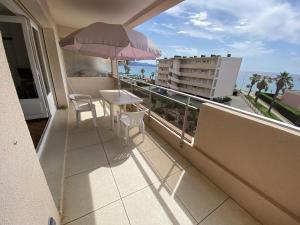 Balkón alebo terasa v ubytovaní Le Lavandou - T2 avec terrasse vue mer - FR-1-308-166
