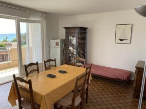 Posteľ alebo postele v izbe v ubytovaní Le Lavandou - T2 avec terrasse vue mer - FR-1-308-166