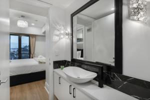 a bathroom with a sink and a mirror at Extravagant Escape in Auckland +7 photos