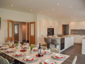 a kitchen and dining room with a table and chairs at Pickle House in Newport-On-Tay