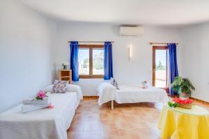 Postel nebo postele na pokoji v ubytování Ideal Property Mallorca - Ca na Tonina