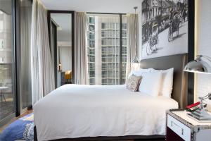 เตียงในห้องที่ โรงแรมอินดิโก กรุงเทพ ถนนวิทยุ
