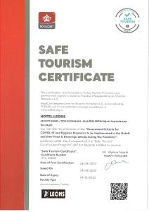 un documento blanco y rojo con un certificado en LEONS HOTEL, en Canakkale