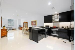 Kuchyň nebo kuchyňský kout v ubytování Homey 2BR DAMAC Maison Cour Jardin, Business Bay