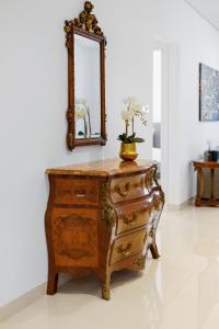 Fotografie z fotogalerie ubytování Homey 2BR DAMAC Maison Cour Jardin, Business Bay v Dubaji