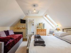 Postel nebo postele na pokoji v ubytování THE BRACE, 2 Luxury Properties next to each other, 2 Hot Tubs, up to 10 guests