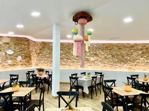 A restaurant or other place to eat at Morada Atlántica