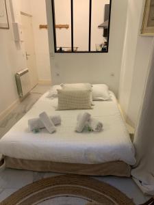 a couple of beds in a room with a window at New Suite & SPA - Cannes Centre - Croisette in Cannes