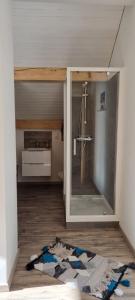 Photo de la galerie de l'établissement Mont Bivouac, chambre,entrée et Sdb privée,balcon vue MtBlanc, à Passy 1 autre photo