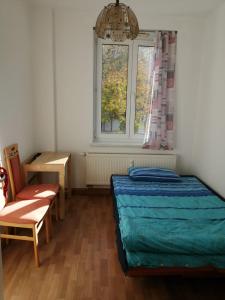 Postel nebo postele na pokoji v ubytování HAUPT Bahnhof und University Nähe, günstig nur für Frauen only booked for women