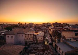 Alba o tramonto visti dall'interno dell'hotel o dai dintorni