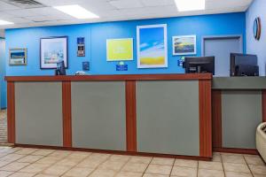 a lobby with a reception counter with a blue wall at Days Inn by Wyndham Cambridge in Cambridge