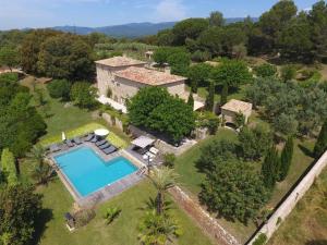 Letecký snímek ubytování Spacious holiday home in Bagnols en For t with pool
