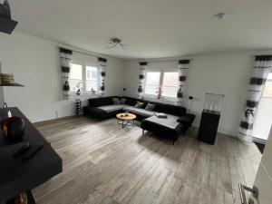 a living room with a couch and a table at Ferienhaus Meerzeit in Bastorf