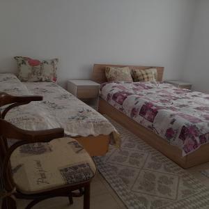 En eller flere senge i et værelse på Къща за гости Лилия